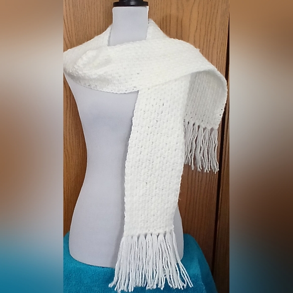 NEW Handcrafted Scarf - Picture 1 of 4